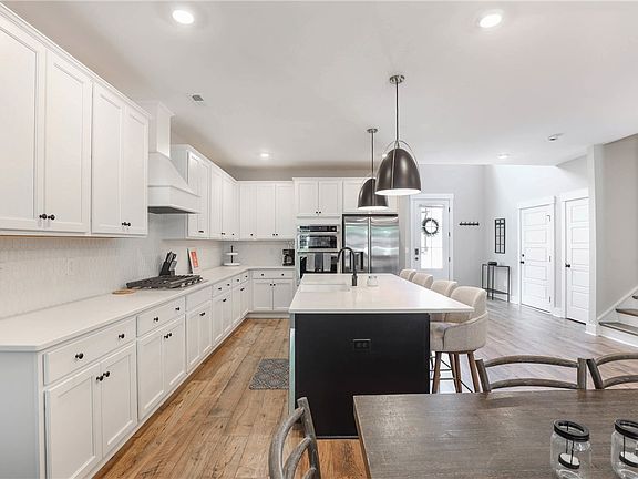 4th image of 317 Breakwater Ln