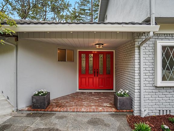 3rd image of 2784 Summit Dr