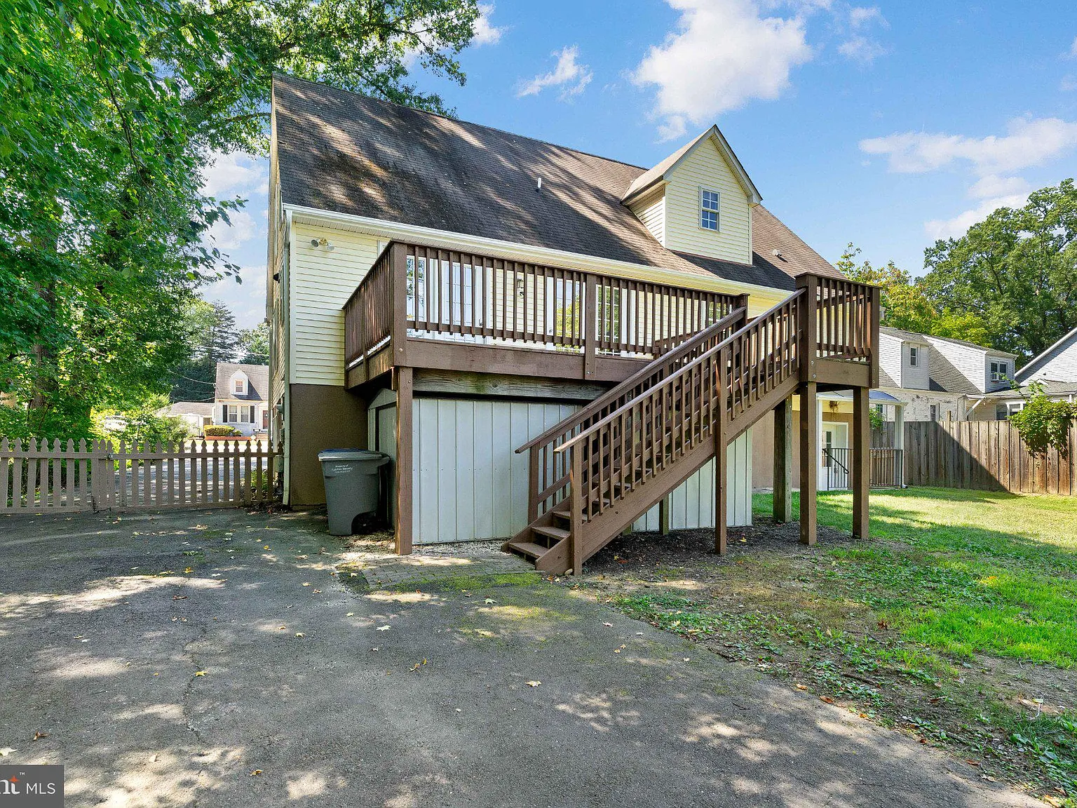 6 bed, 3.0 bath, 3400 sqft, $5,100 — Photo 3