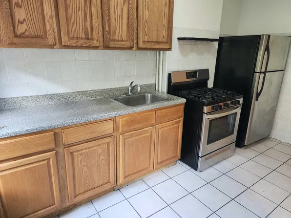 1717 Gates Avenue image 2 of 10