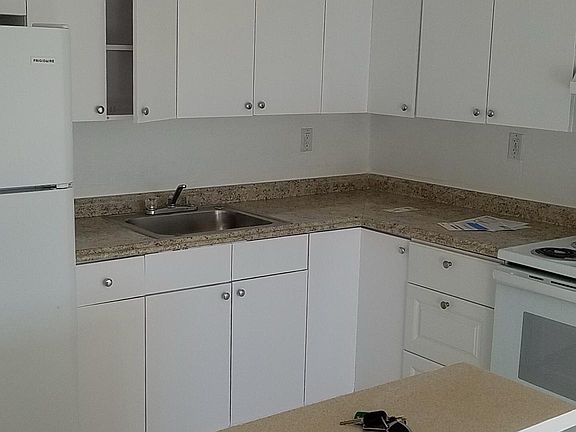 2nd image of 203 NE 3rd St #7