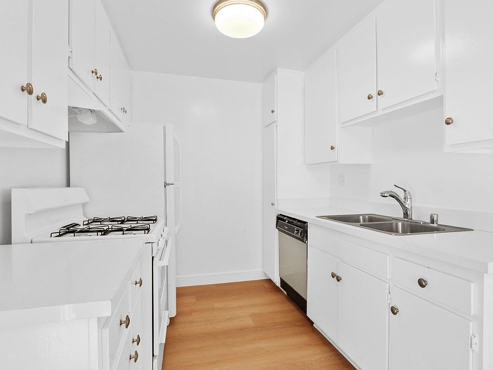 1st image of 2927 Arizona Ave APT 2
