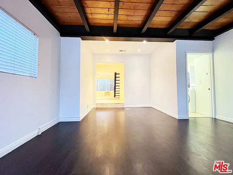 14744 Magnolia Blvd — Photo 10