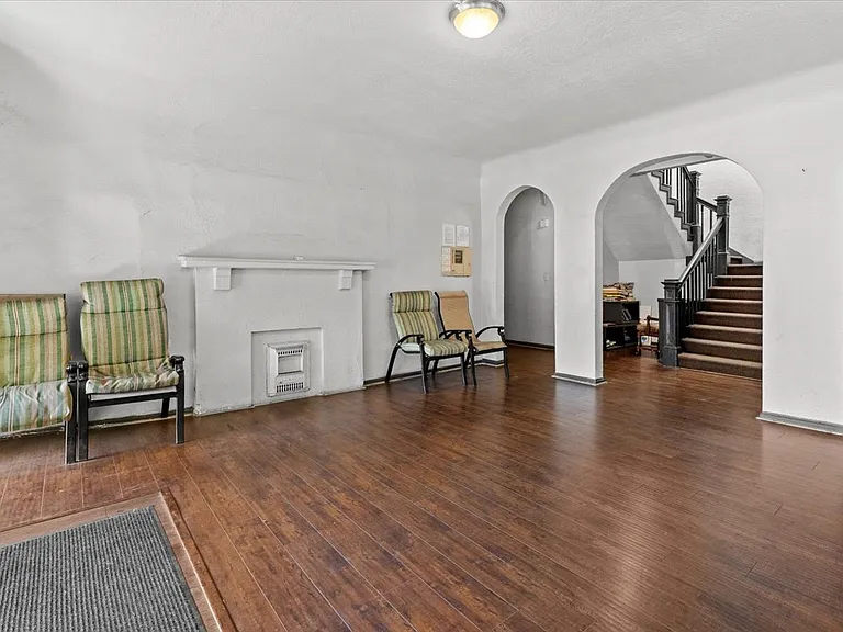Madison Apartments — Photo 2