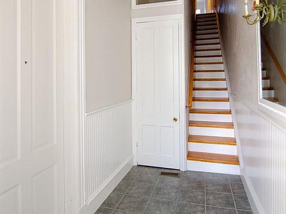 5th image of 732 Yarmouth St