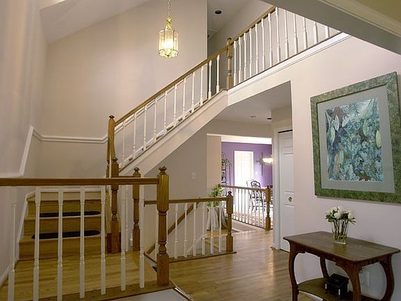 2-story foyer