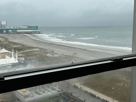 5th image of 2721 Boardwalk #815