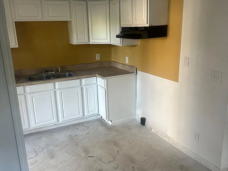 1095 Rhonda Rd — Photo 3
