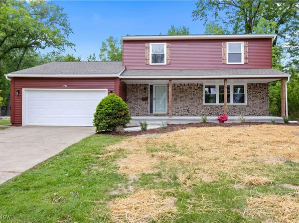1704 Emerald Dr, Lorain, OH 44053