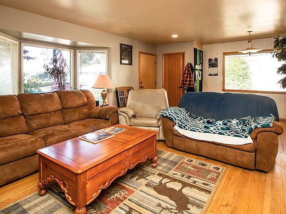 2nd image of 1640 Cambridge Dr