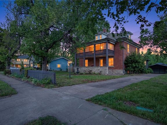 3rd image of 612 W Cherry St