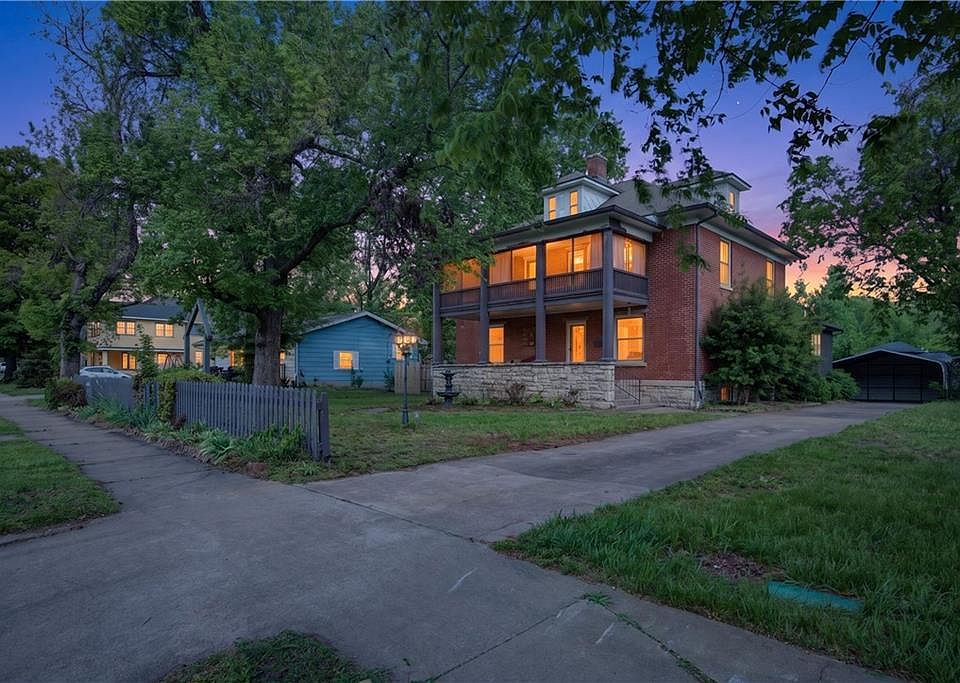612 W Cherry St, Nevada, MO 64772 | Zillow