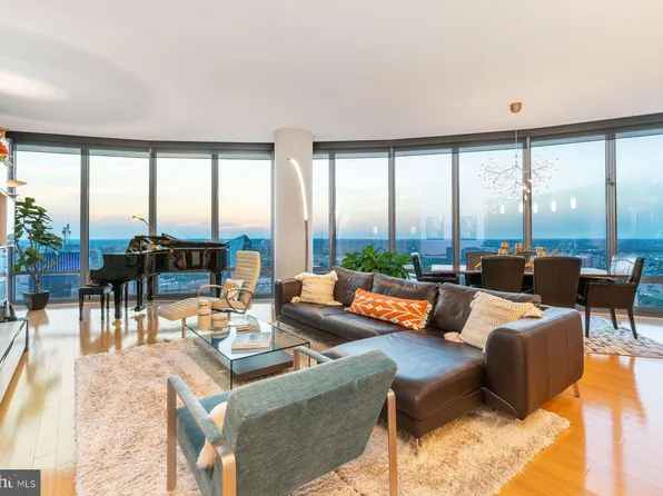 2101 Market St Unit 4202, Philadelphia, PA 19103