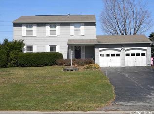 846 Bridle Ln, Webster, NY 14580