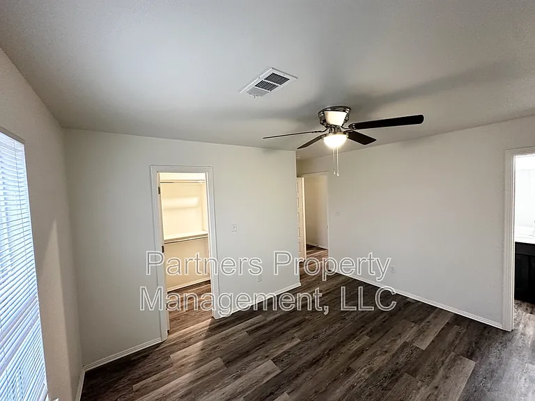 1035 S Benchmark Ln #1 — Photo 5