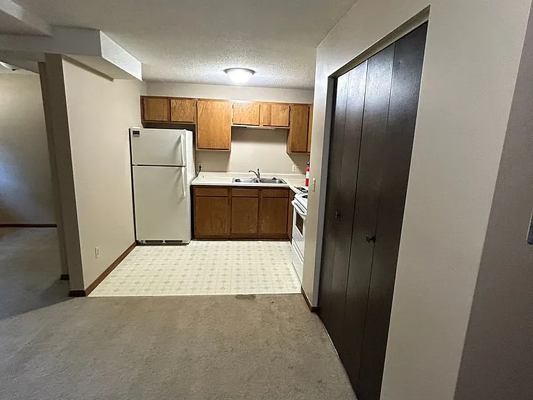 442 Belgrade Ave — Photo 4