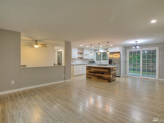 3rd image of 3507 W Tapps Dr E