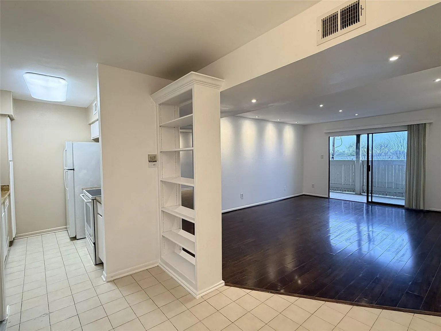 3 bed, 2.0 bath, 1500 sqft, $1,800 — Photo 3