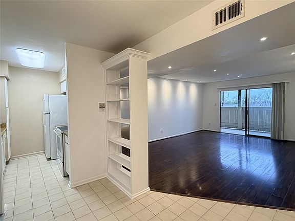 4th image of 8523 Hearth Dr #19-34