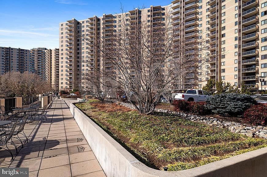 1st image of 203 Yoakum Pkwy APT 409
