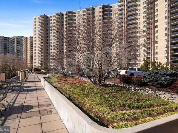 203 Yoakum Pkwy APT 409, Alexandria, VA 22304