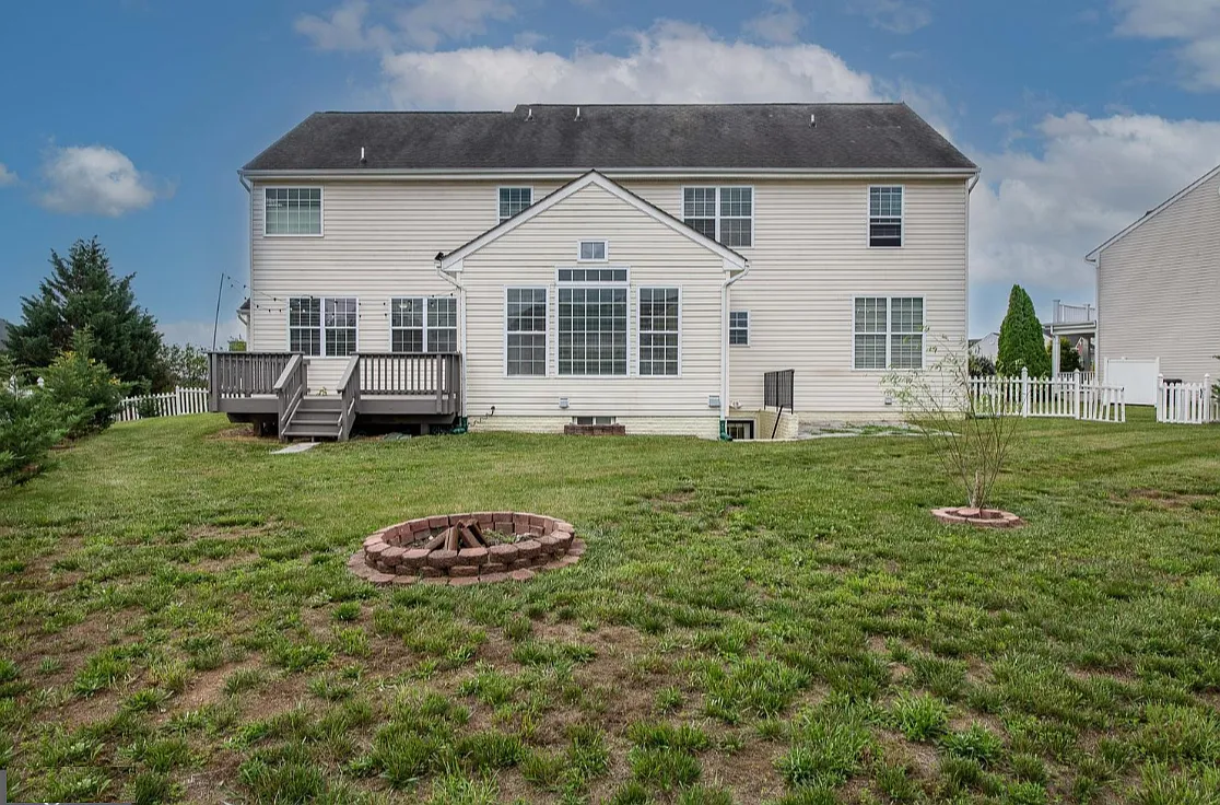 6 bed, 4.5 bath, 5800 sqft, $4,500 — Photo 4