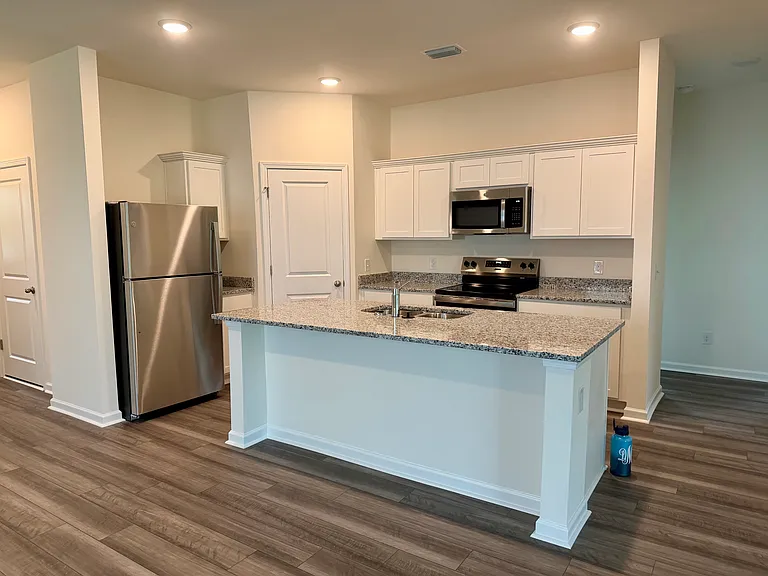 Carriage Wood Cir — Photo 3