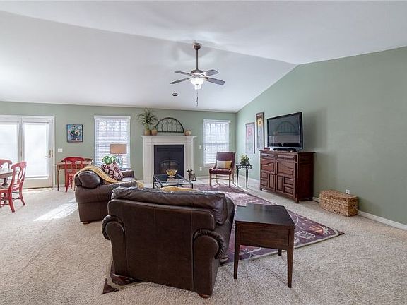 4th image of 14 Kirkdouglas Ln