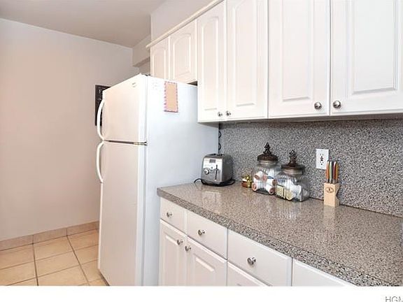 5th image of 80 E Hartsdale Ave APT 522