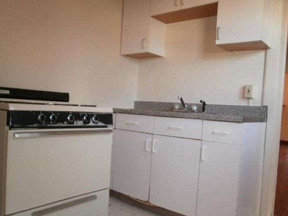 5th image of 72 N Huron Ave