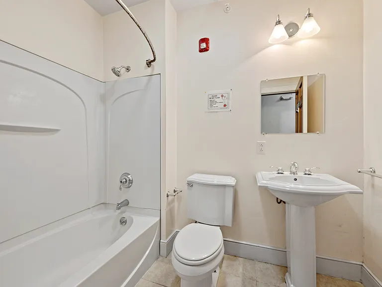 7 Oak St #307 — Photo 4