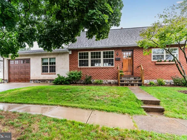 902 Briarcliff Rd, Middletown, PA 17057