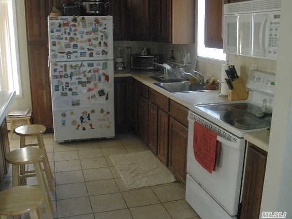 4th image of 7 Peters Dr