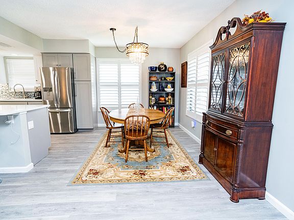 4th image of 811 SW South River Drive #201
