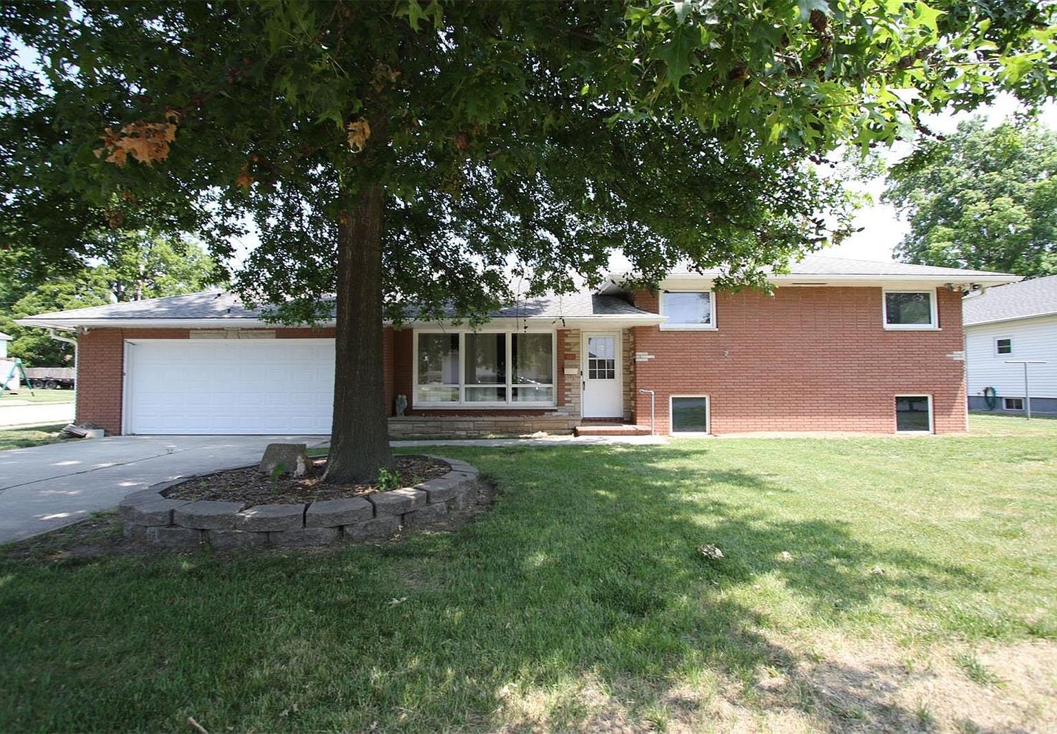 121 W 4th St, Hartford, IL 62048 Zillow