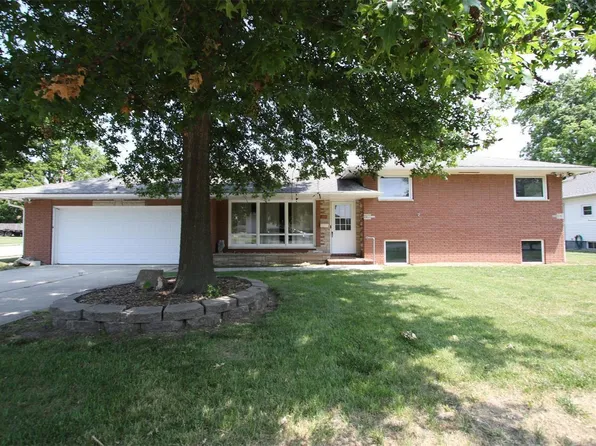 121 W 4th St, Hartford, IL 62048