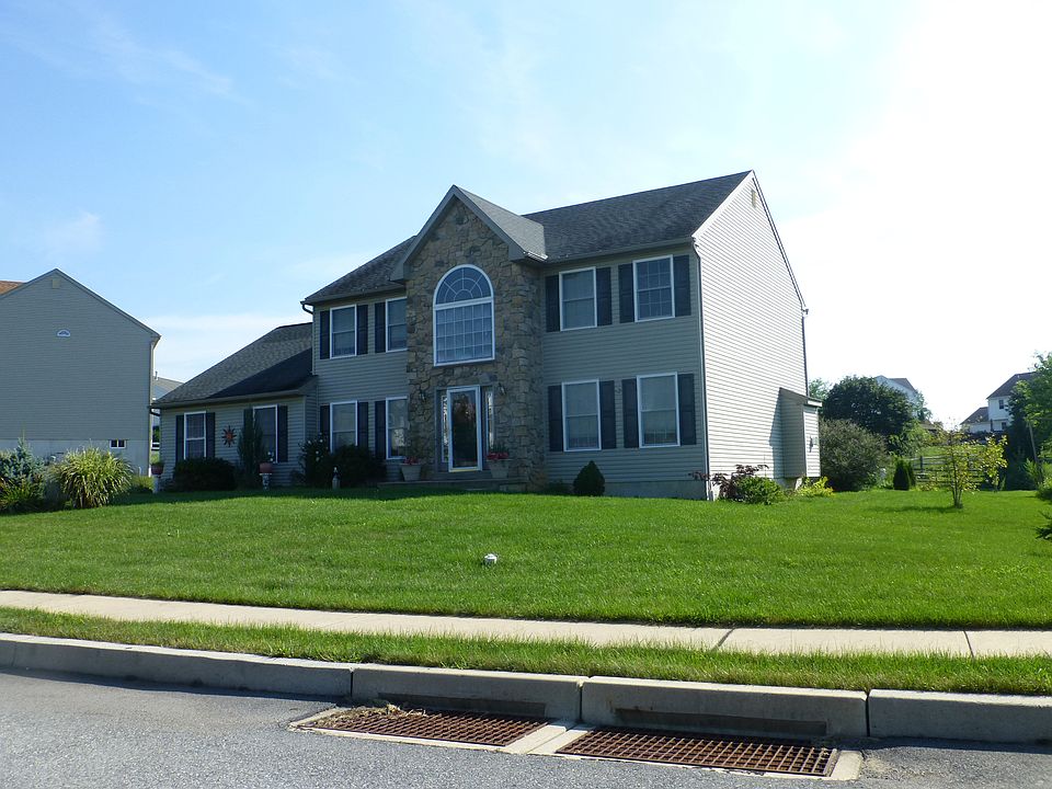2nd image of 136 Dogwood Dr
