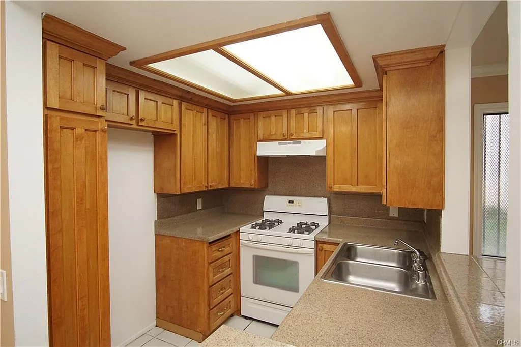 2 bed, 925 sqft, $2,595 — Photo 4