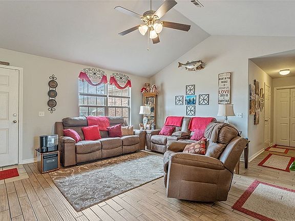 4th image of 140 Washburn Dr