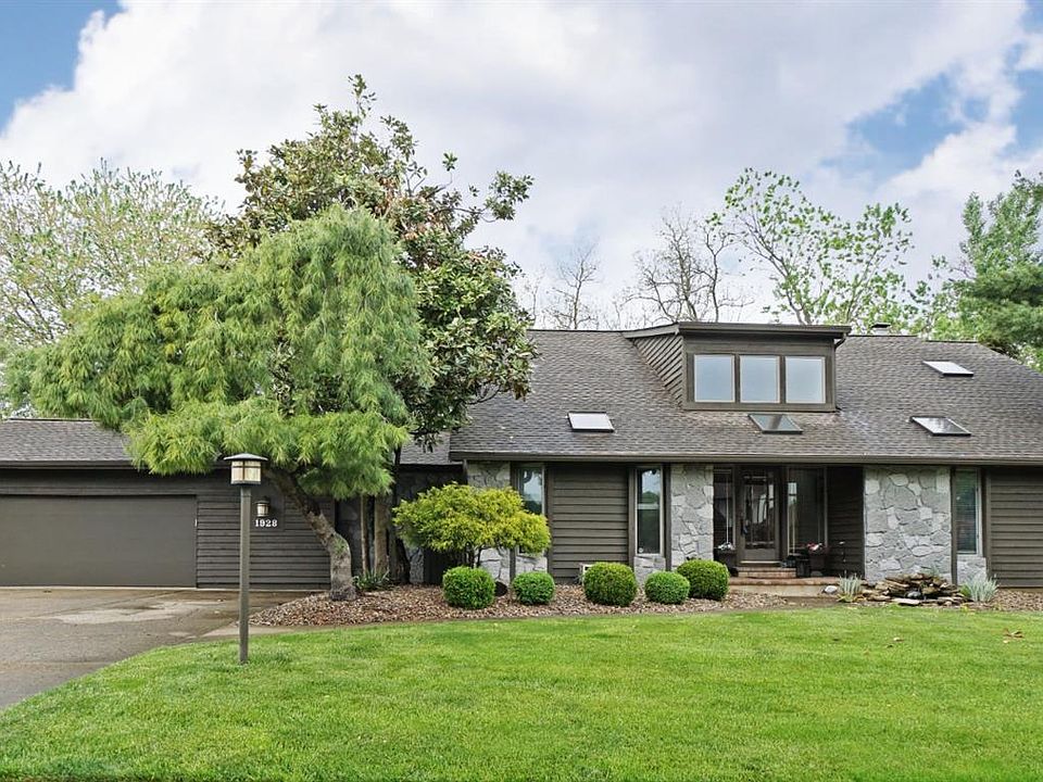 1st image of 1928 Harrowgate Hill Ln