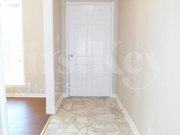 4832 Rolling Meadows Dr — Photo 2