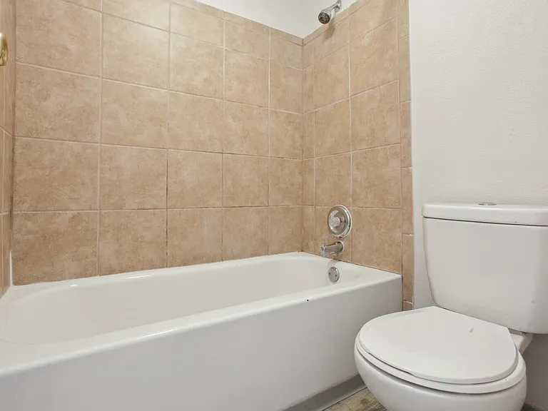 Lakeridge Terrace Apartments — Photo 10