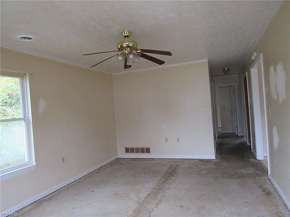 3rd image of 311 W 23rd St