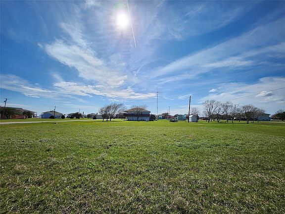 3rd image of 568 Bayview Dr Lot 568