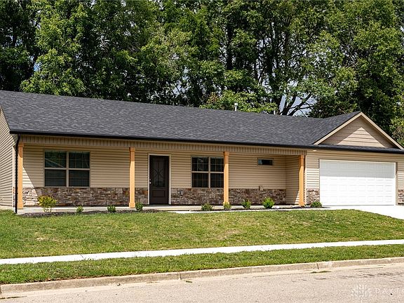 3rd image of 896 Louise Dr