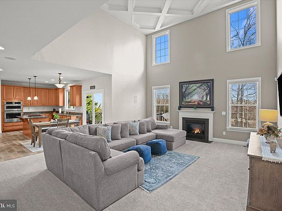 3rd image of 9141 Autumn Glory Ln