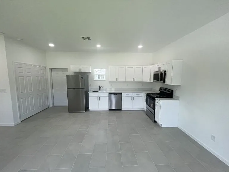 571 Genoa Ave S — Photo 5