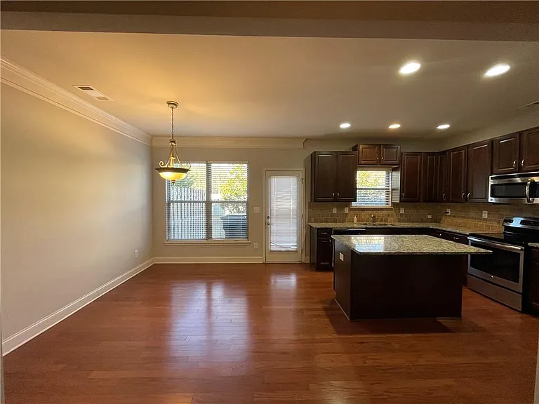 10584 Naramore Ln — Photo 18