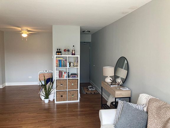 4th image of 2827 N Cambridge Ave APT 501