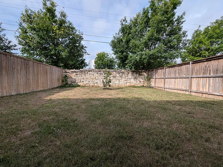 909 Crystal Brook Cv — Photo 21